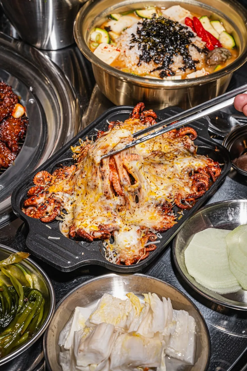 치즈를 올린 낙지 철판